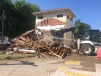MEHMET USTA - Okul Bahçesindeki Trafo Yıkıldı