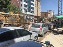 ASKERİ KONVOY - Yüksekova'dan Sınıra Askeri Sevkıyat