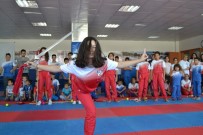 YAZ OKULLARI - Yunusemre'de Wushu - Kung Fu Kursuna Yoğun İlgi