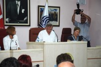 MUSTAFA ÜNALDı - Akay, Eleştirilere Cevap Vermedi