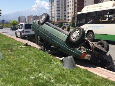 Direksiyon Hakimiyeti Kaybolan Otomobil Ters Döndü