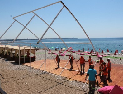 Konyaaltı Sahili'nde Halkın Kullanım Alanı İşgaline Müdahale