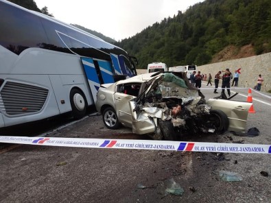 Otobüsle Çarpışan Otomobilin Sürücüsü Uzman Çavuş Hayatını Kaybetti