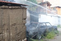 MİMAR SİNAN - Tosya'da Araç Yangını Eve Sıçradı