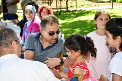 Vali Toprak'tan, Çocuklara Sevgi Dolu Kahvaltı