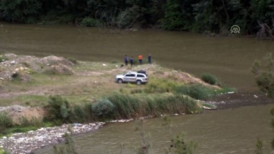 Yüzmek İçin Girdikleri Nehirde Mahsur Kaldılar