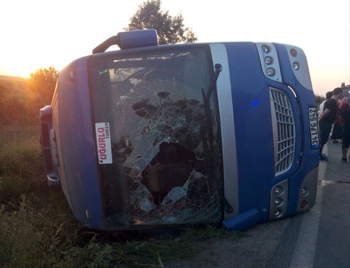 Çatalca'da minibüs devrildi: 20 yaralı