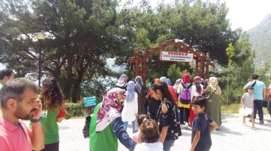 Çocuklar Kozan'ın Tarihi Turistik Mekanları Gezdi