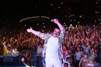 BÜLENT SERTTAŞ - Hatay'ın İskenderun İlçesinde Vatandaşlar Kurtuluş Günü Konserinde Coştular