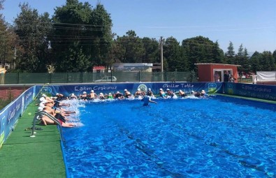 Büyükşehir'de Çocukların Havuz Keyfi
