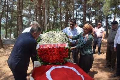 Devre Arkadaşları Şehit Yüzbaşı Ülker'in Mezarını Ziyaret Ettiler