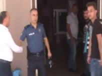 YOL VERME KAVGASI - Magandanın Elini Sıkan Polis Amiri Görevden Alındı