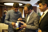 KENAN SOFUOĞLU - Bakan Kasapoğlu, Milli Motosikletçi Toprak Razgatlıoğlu'nu Kabul Etti