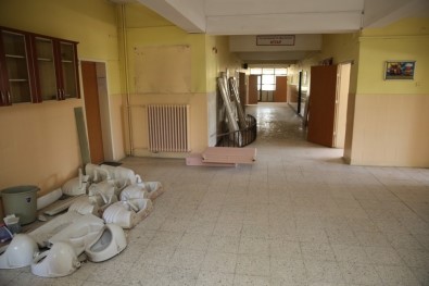 Başkan Dr. Mustafa Palancıoğlu, 'Melikgazi'den Yaz Tatilinde Okullarda Bakım Ve Onarım Çalışması'