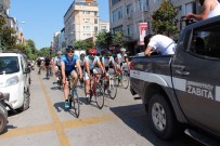 TÜRKIYE BISIKLET FEDERASYONU - Ömer Halis Demir'in Mezarına Kadar Pedal Çevirecekler