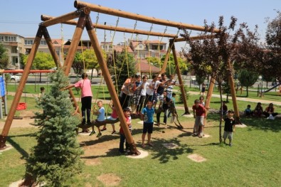 Başkan Dr. Palancıoğlu 'Parklar Çocuklara Emanet'
