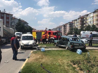 Isparta'da Kaza Yapan Araçlar Hurdaya Döndü Açıklaması 5 Yaralı