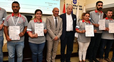 İzmir Metro'nun 69 Personeli Sertifikalarını Aldı
