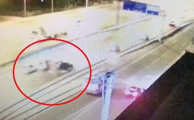 Kocaeli'de Bir Gencin Öldüğü Kaza Kameralara Yansıdı