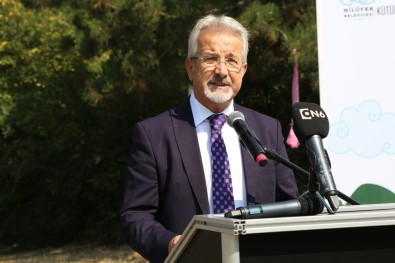 Onlar Bu Yaz Kütüphanedeydi