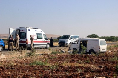 Tarım İşçisi Göçmenleri Taşıyan Minibüs Devrildi Açıklaması 2 Ölü, 20 Yaralı