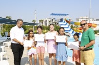 Torbalı'da Yüzme Öğrenen Öğrenciler Sertifikalarını Aldı