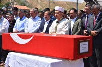 YUNUS SEZER - Trafik Kazasında Hayatını Kaybeden Uzman Çavuş Kırıkkale'de Toprağa Verildi