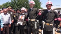 YUNUS SEZER - Trafik Kazasında Hayatını Kaybeden Uzman Onbaşı Toprağa Verildi