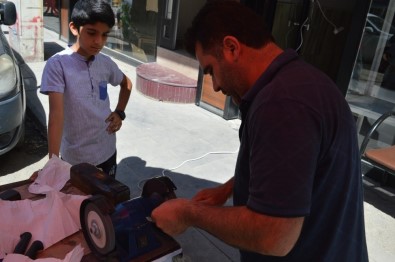 Ağrı'da Bıçak Bileme Noktalarında Bayram Yoğunluğu