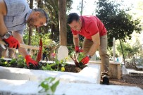 KABRISTAN - Başkan Yücel, Şehit Mezarlarını Ziyaret Etti