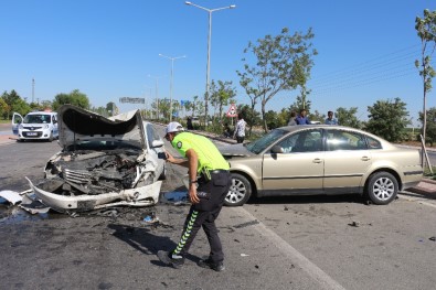 Karşı Şeride Geçen Otomobil, İki Otomobile Çarptı Açıklaması 7 Yaralı