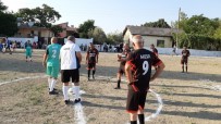 VIRANE - Köylüler 70 Yıllık Çöplüğü Futbol Sahası Yaptılar