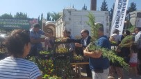 AHMETPAŞA - Mezarlık Ziyaretçilerine Ücretsiz Fidan Ve Çiçek