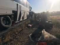 TUR OTOBÜSÜ - Tur Otobüsü Bariyerlere Çarptı Açıklaması 5 Yaralı