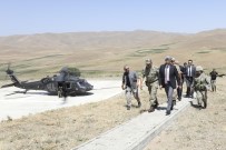 TUGAY KOMUTANI - Vali Bilmez'den Hudut Kartallarına Bayram Morali