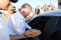 EMNIYET KEMERI - Vali Pekmez Uygulama Noktasında Trafik Denetimine Katıldı