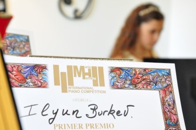 Yaşı Küçük Sanatçılığı Dev; İlyun Bürkev