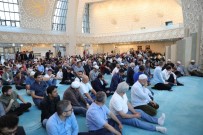 MÜSLÜMANLAR - Almanya'da Kurban Bayramı'nda Camiler Doldu