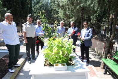 Başkan Büyükgöz'den Şehitlik Ziyareti