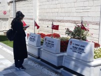 MEZAR TAŞI - Edirnekapı Şehitliği'nde Hüzünlü Bayram