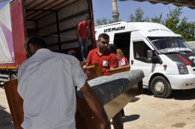 Evi Yanan Ailenin Yardımına Türk Kızılay'ı Koştu