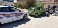 KURBAN BAYRAMı - Jandarma Trafik Ekipleri Yolda Kalan Araçlara Yardım Etti