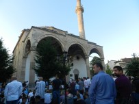 İSLAM BIRLIĞI - Kosovalılar Kurban Bayramını Büyük Sevinçle Karşıladı