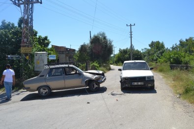 Kozan'da Trafik Kazası Açıklaması 2 Yaralı