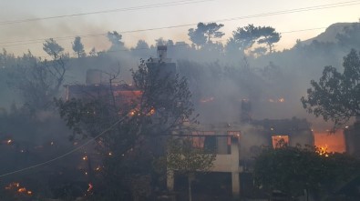 Manavgat İlçesi Bayrama İki Büyük Yangınla Girdi