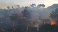 YANGIN HELİKOPTERİ - Manavgat İlçesi Bayrama İki Büyük Yangınla Girdi