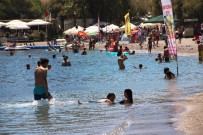 YABANCI TURİST - Sahillerde Adım Atacak Yer Kalmadı