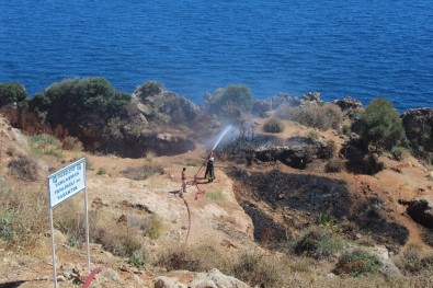 Antalya Falezlerde Makilik Yangını