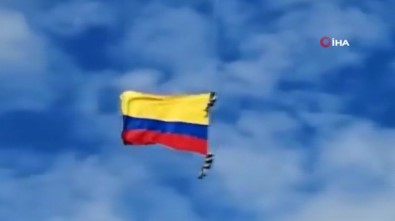 Kolombiya'da Hava Gösterisinde Düşen 2 Asker Hayatını Kaybetti
