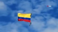AMATÖR KAMERA - Kolombiya'da Hava Gösterisinde Düşen 2 Asker Hayatını Kaybetti